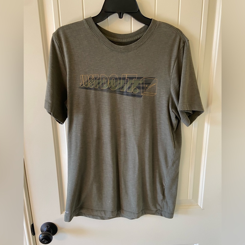 Nike t shirt